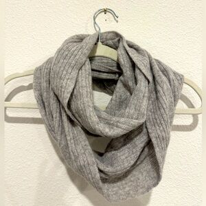 100% cashmere Martha Stewart gray infinity scarf
